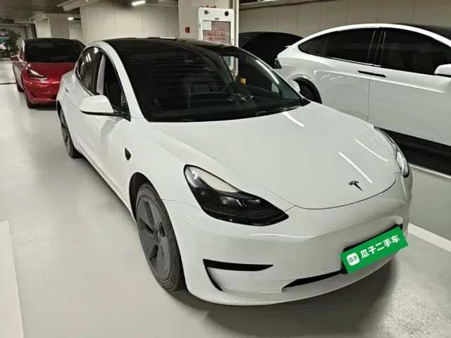 Tesla Model 3 — Фото автомобиля 3