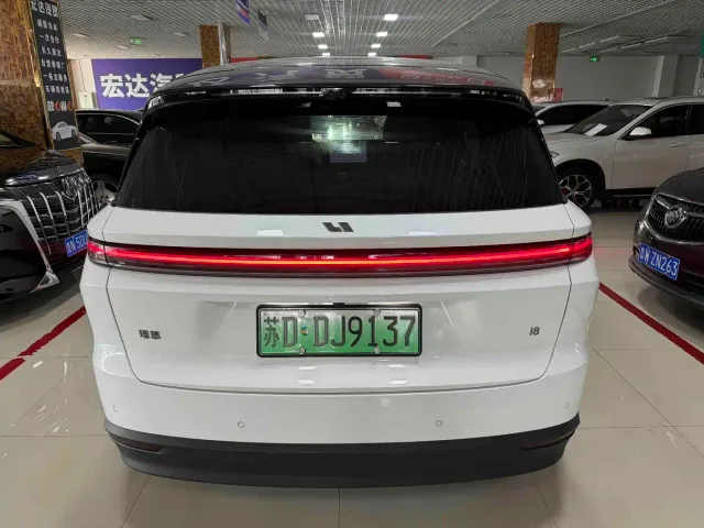 Li Auto i8 — Фото автомобиля 8