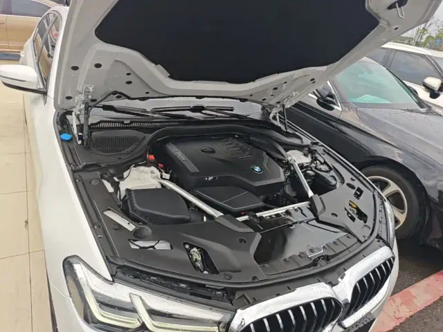 BMW 5 Series — Фото автомобиля 19