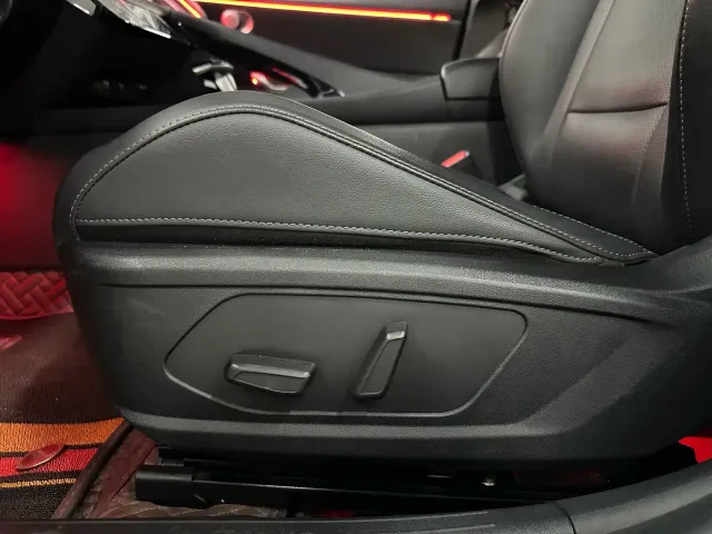 Hyundai Elantra — Фото автомобиля 24