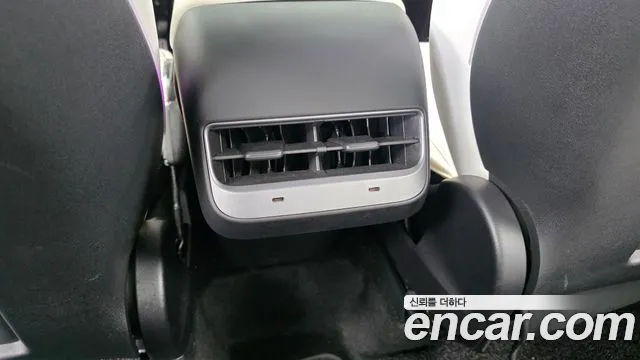Tesla Model Y — Фото автомобиля 19