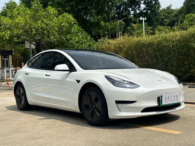 Tesla Model 3 — Фото автомобиля 3