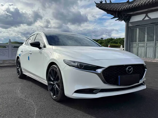 Mazda Axela — Фото автомобиля 3