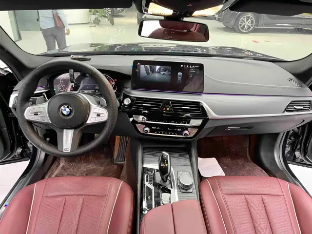 BMW 5 Series — Фото автомобиля 4