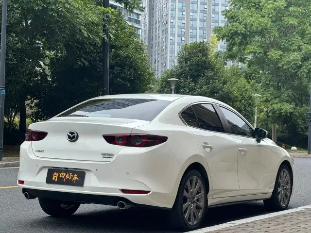 Mazda Axela — Фото автомобиля 20