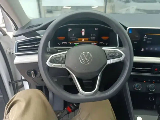 Volkswagen Tiguan L — Фото автомобиля 10