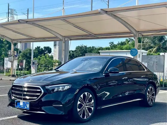 Фотография автомобиля — Mercedes-Benz E-Class
