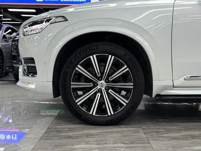 Volvo XC90 — Фото автомобиля 19