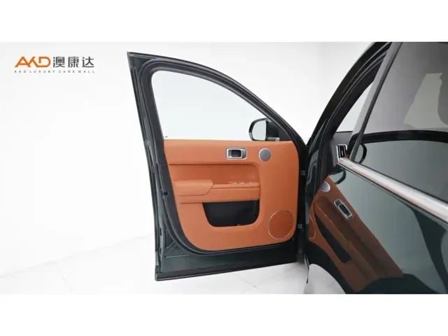 Li Auto L8 — Фото автомобиля 11