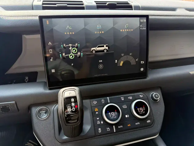 Land Rover Defender — Фото автомобиля 15