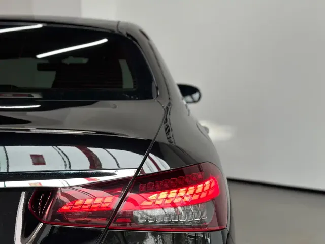 Mercedes-Benz E-Class — Фото автомобиля 22