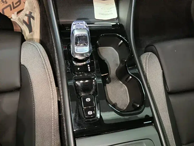 Volvo XC40 — Фото автомобиля 13
