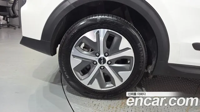 Kia Niro — Фото автомобиля 5