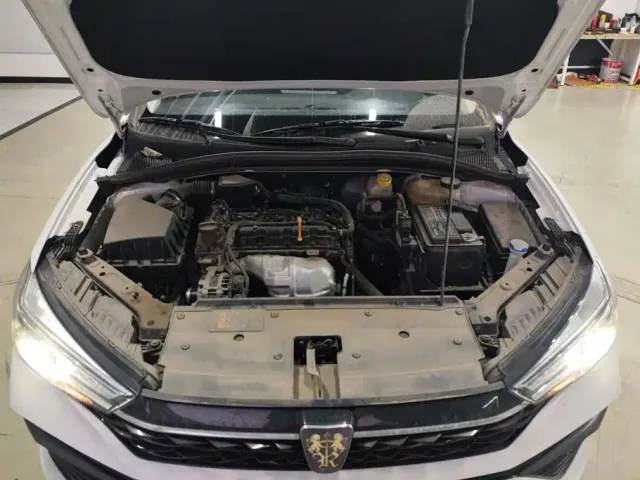 Roewe i5 — Фото автомобиля 10