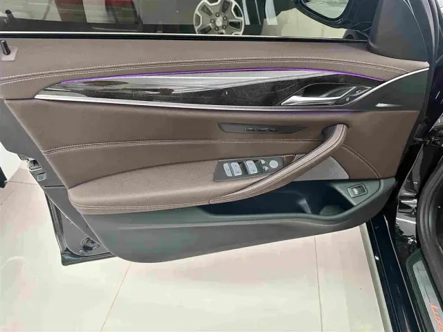 BMW 5 Series — Фото автомобиля 6