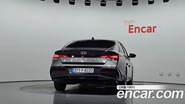 Hyundai Avante CN7 — Фото автомобиля 4