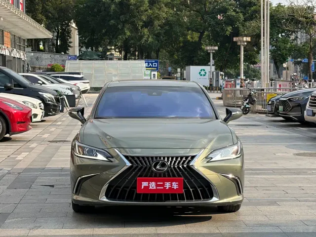 Lexus ES — Фото автомобиля 2