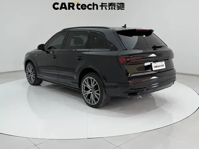 Audi Q7 — Фото автомобиля 7