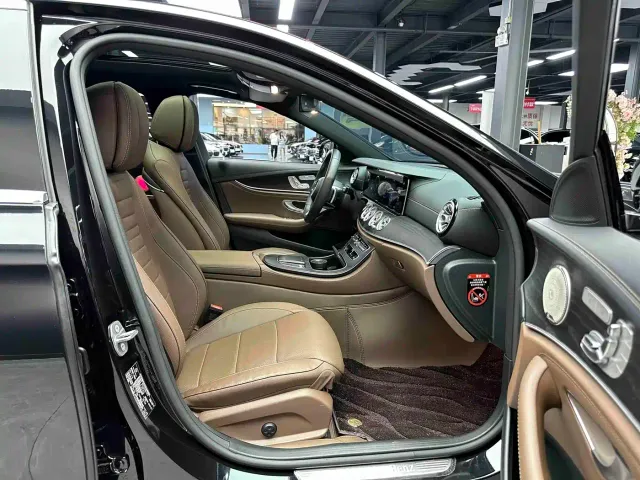 Mercedes-Benz E-Class — Фото автомобиля 8