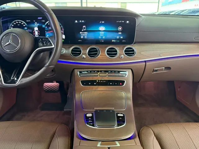 Mercedes-Benz E-Class — Фото автомобиля 8
