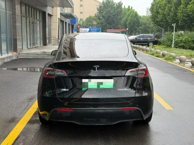 Tesla Model Y — Фото автомобиля 5