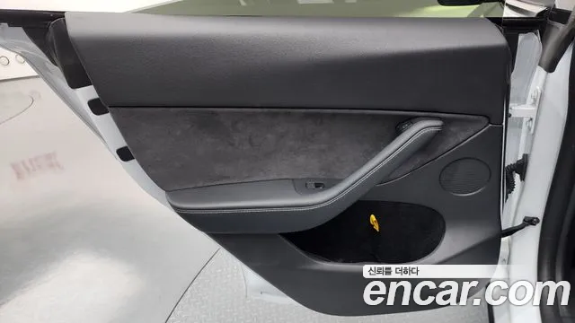 Tesla Model Y — Фото автомобиля 14