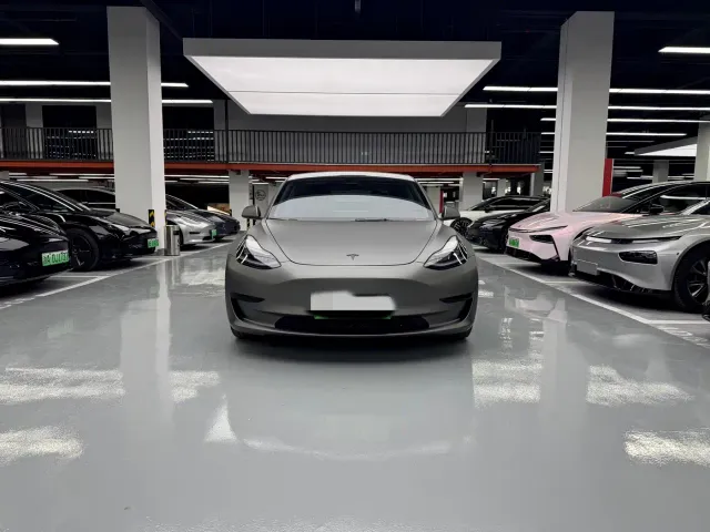 Tesla Model 3 — Фото автомобиля 2