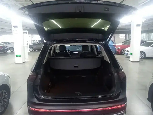 Volkswagen Tiguan L — Фото автомобиля 18