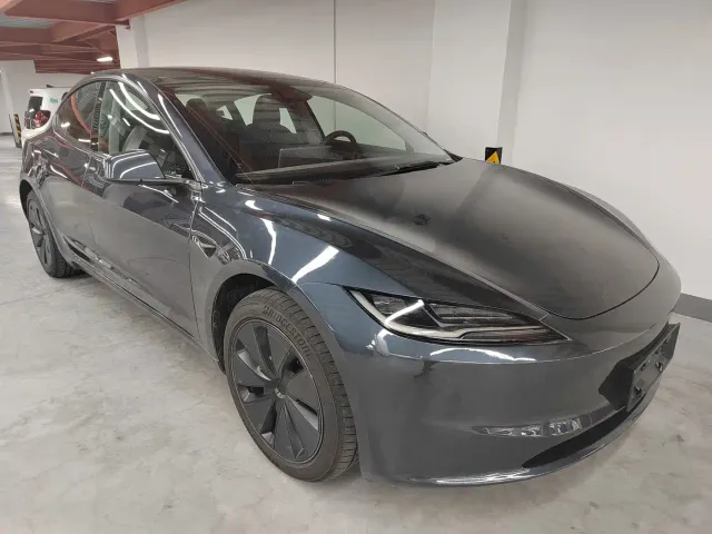 Tesla Model 3 — Фото автомобиля 3