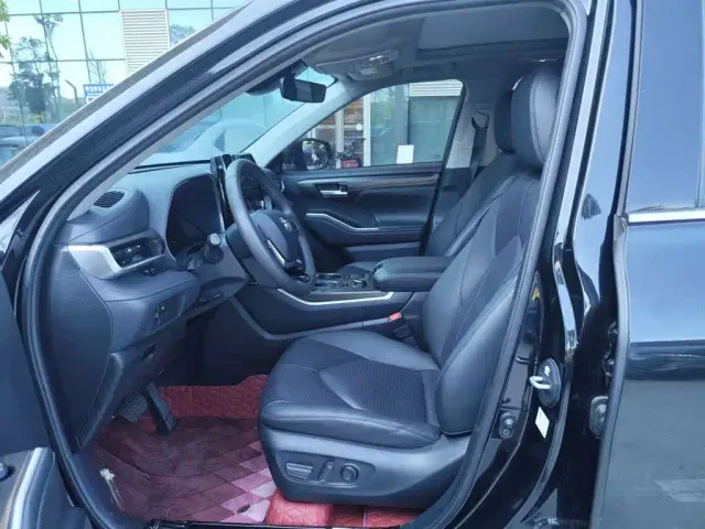 Toyota Highlander — Фото автомобиля 4