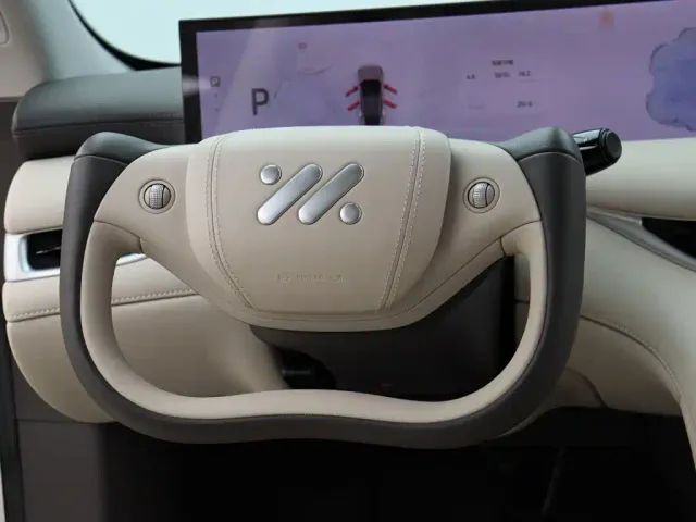 IM Motors LS6 — Фото автомобиля 13