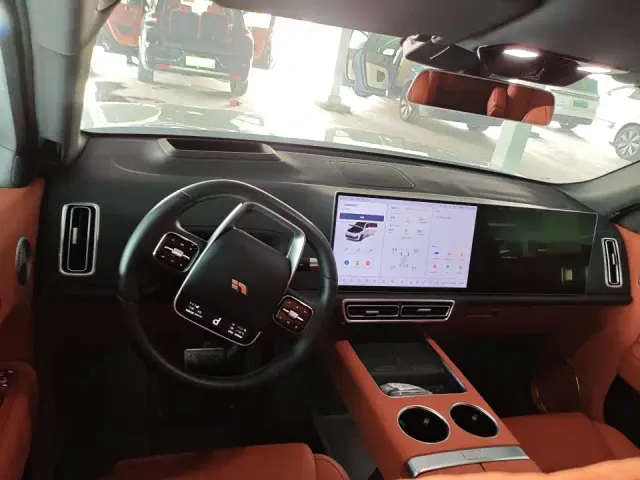 Li Auto L8 — Фото автомобиля 3