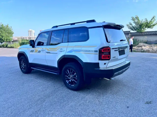 Toyota Prado — Фото автомобиля 4