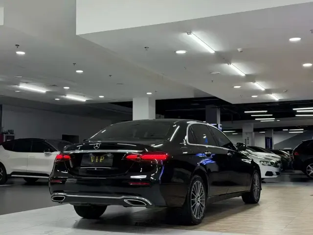Mercedes-Benz E-Class — Фото автомобиля 8