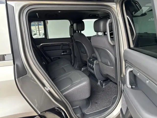 Land Rover Defender — Фото автомобиля 24