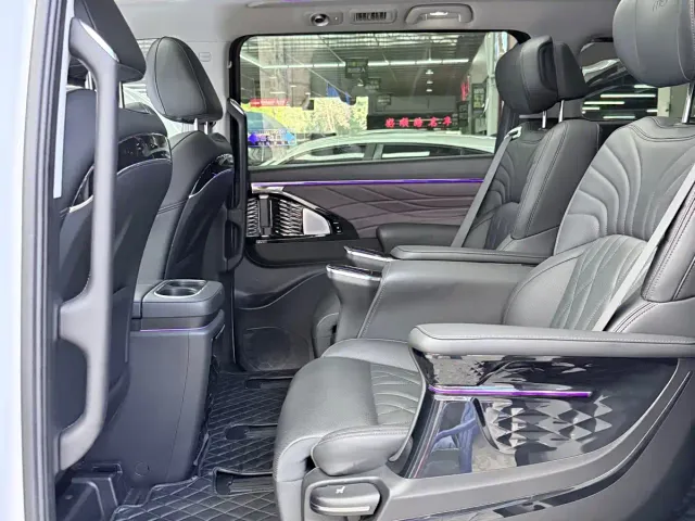 GAC Trumpchi M8 — Фото автомобиля 24