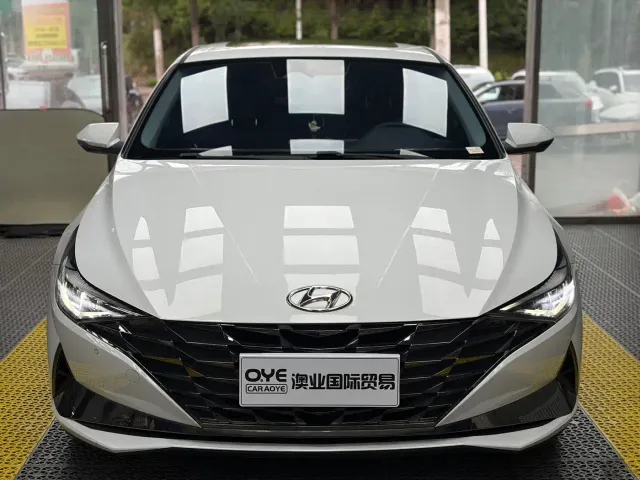 Hyundai Elantra — Фото автомобиля 2