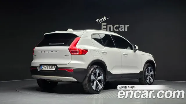 Вольво XC40 B4 Ultra Bright — Фото автомобиля 2