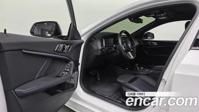 BMW 1 Series F40 — Фото автомобиля 15