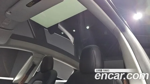 Tesla Model Y — Фото автомобиля 23