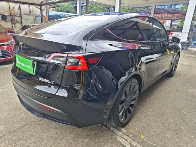 Tesla Model Y — Фото автомобиля 6