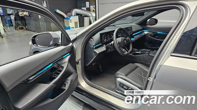 BMW 5-Series 5 серия (G60) 530i xDrive M Sport — Фото автомобиля 9