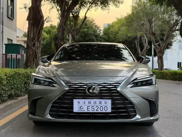 Lexus ES — Фото автомобиля 2