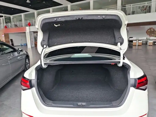 Nissan Sylphy — Фото автомобиля 18