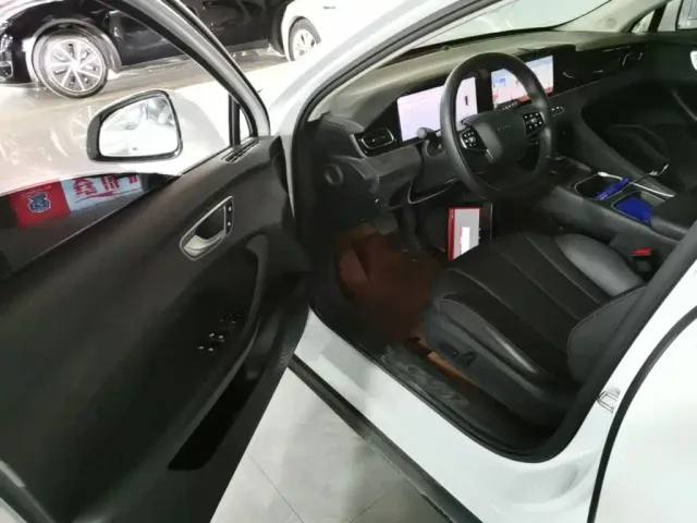 Roewe D7 — Фото автомобиля 15