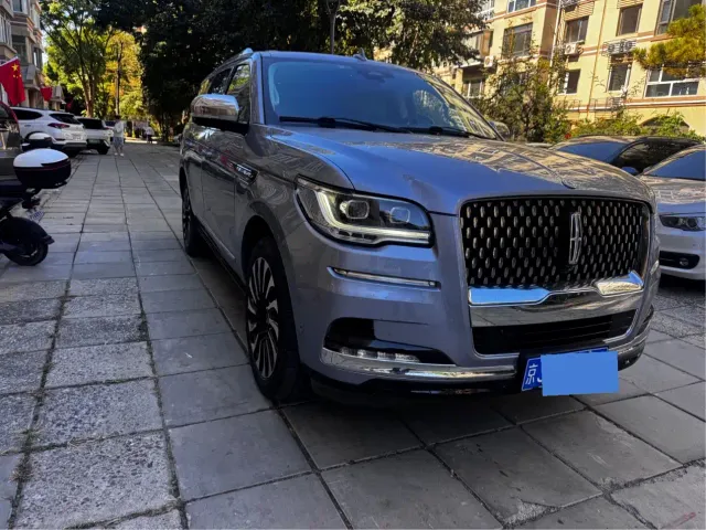 Lincoln Navigator — Фото автомобиля 3