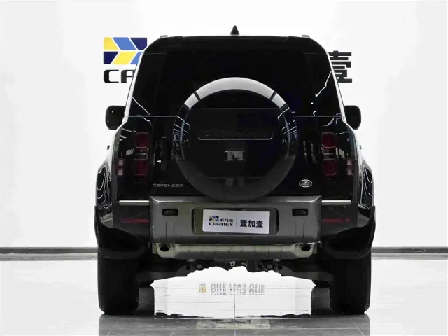 Land Rover Defender — Фото автомобиля 5