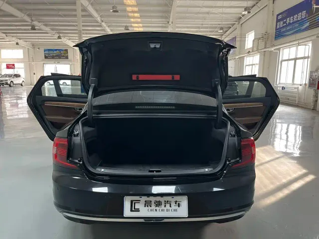 Volvo S90 — Фото автомобиля 15