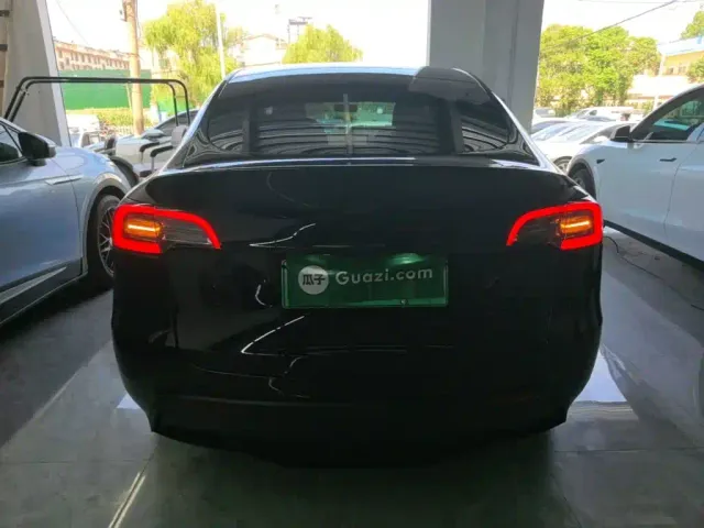 Tesla Model Y — Фото автомобиля 5