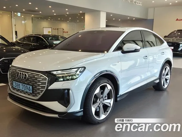 Фотография автомобиля — Audi Q4 e-tron F4
